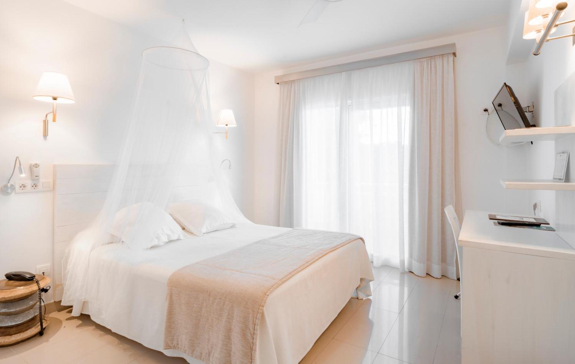 Hotel Sa Volta Es Pujols Bagian luar foto