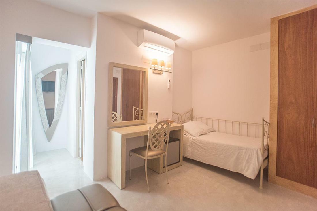 Hotel Sa Volta Es Pujols Bagian luar foto